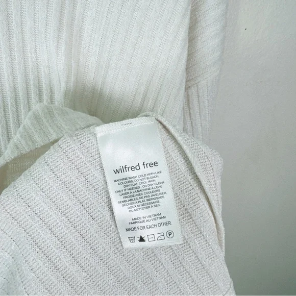 Aritzia Womens Size Medium Rudko Long Sleeve Ribbed Crop Top - Picture 11 of 15